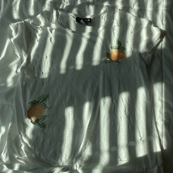 cute white t shirt - Picture 1 of 4